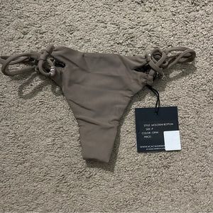 NWT Acacia Molokini bottoms in Opihi